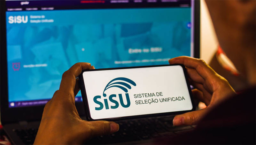 Imagem 1 - Últimas horas para estudantes realizarem a inscrição no Sisu do segundo semestre. Os candidatos têm até às 23h59 (horário de Brasília) para se inscrever, por meio do Portal Único de Acesso ao Ensino Superior — Sisu. A segunda edição do programa está ofertando 51.277 vagas, em 1.666 cursos, de 65 instituições de educação superior. O MEC divulgará o resultado das solicitações no dia 27 de junho. O candidato também pode conferir o resultado direto nas instituições de educação superior em que se inscreveu. Imagem 1 - Últimas horas para estudantes realizarem a inscrição no Sisu do segundo semestre. Os candidatos têm até às 23h59 (horário de Brasília) para se inscrever, por meio do Portal Único de Acesso ao Ensino Superior — Sisu. A segunda edição do programa está ofertando 51.277 vagas, em 1.666 cursos, de 65 instituições de educação superior. O MEC divulgará o resultado das solicitações no dia 27 de junho. O candidato também pode conferir o resultado direto nas instituições de educação superior em que se inscreveu.