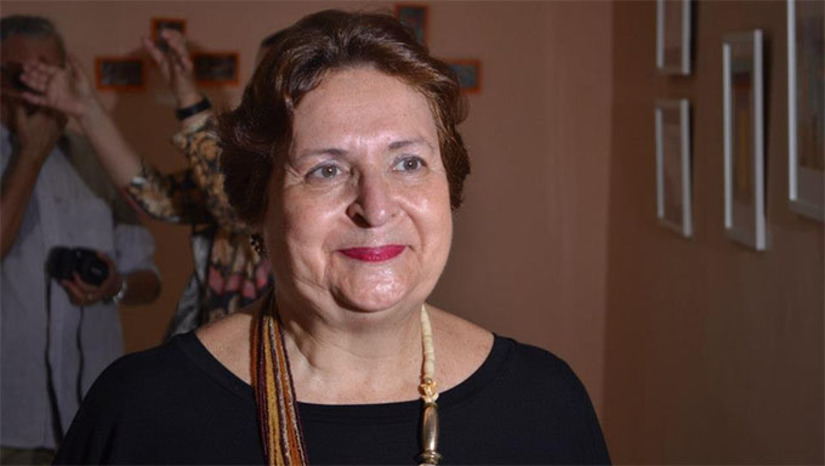Imagem 1 - A professora titular do Departamento de Arquitetura da UFRN e Pós doutora em planejamento Urbano, Françoise Dominique Valéry, que orientou a tese de doutorado da então professora Ludimila Caravalho Serafim de Oliveira, afirma em NOTA REPÚDIO que, diante da gravidade da denúncia, fez uma verificação pessoal no texto. “...fiz uma verificação pessoal no texto e constatei que, ainda que se alegue a existência de reproduções literais da obra “originária” analisada, não se vislumbra qualquer à apropriação de sua estrutura física e argumentativa, ficando, na minha opinião, afastada a alegação de plágio e principalmente a alegação de intencionalidade da aluna”. Imagem 1 - A professora titular do Departamento de Arquitetura da UFRN e Pós doutora em planejamento Urbano, Françoise Dominique Valéry, que orientou a tese de doutorado da então professora Ludimila Caravalho Serafim de Oliveira, afirma em NOTA REPÚDIO que, diante da gravidade da denúncia, fez uma verificação pessoal no texto. “...fiz uma verificação pessoal no texto e constatei que, ainda que se alegue a existência de reproduções literais da obra “originária” analisada, não se vislumbra qualquer à apropriação de sua estrutura física e argumentativa, ficando, na minha opinião, afastada a alegação de plágio e principalmente a alegação de intencionalidade da aluna”.