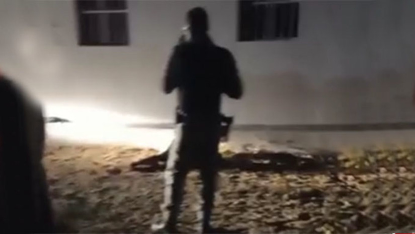 Imagem 1 - O ataque aconteceu no final da tarde deste sábado, dia 24, na área de lazer do Assentamento Esperança, zona rural de Upanema-RN. O alvo dos atiradores supostamente eram dois homens que bebiam no local. Um foi morto no local e o outro saiu correndo. Passou perto do menino de 4 anos, que terminou alvejado por uma bala perdida e morreu no hospital local. As polícias Militar e Civil, assim como o ITEP, já iniciaram os trabalhos de investigação para esclarecer o caso, que chocou a região de Upanema, distante 40 km de Mossoró-RN. Imagem 1 - O ataque aconteceu no final da tarde deste sábado, dia 24, na área de lazer do Assentamento Esperança, zona rural de Upanema-RN. O alvo dos atiradores supostamente eram dois homens que bebiam no local. Um foi morto no local e o outro saiu correndo. Passou perto do menino de 4 anos, que terminou alvejado por uma bala perdida e morreu no hospital local. As polícias Militar e Civil, assim como o ITEP, já iniciaram os trabalhos de investigação para esclarecer o caso, que chocou a região de Upanema, distante 40 km de Mossoró-RN.