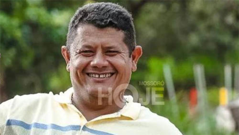 Imagem 1 - Polícia registra homicídio de empresário em chácara da zona rural de Apodi. O crime aconteceu na noite deste domingo (25). De acordo com informações do Delegado Paulo Nilo, a vítima, o empresário Alcigere Izaque Targino da Costa, de 41 anos, foi alvejado com disparos de, pelo menos, dois calibres diferentes. Ainda segundo o delegado, a vítima havia saído de Apodi há um tempo e aparecia esporadicamente na cidade. A motivação e autoria do crime serão investigadas pela polícia civil. Imagem 1 - Polícia registra homicídio de empresário em chácara da zona rural de Apodi. O crime aconteceu na noite deste domingo (25). De acordo com informações do Delegado Paulo Nilo, a vítima, o empresário Alcigere Izaque Targino da Costa, de 41 anos, foi alvejado com disparos de, pelo menos, dois calibres diferentes. Ainda segundo o delegado, a vítima havia saído de Apodi há um tempo e aparecia esporadicamente na cidade. A motivação e autoria do crime serão investigadas pela polícia civil.