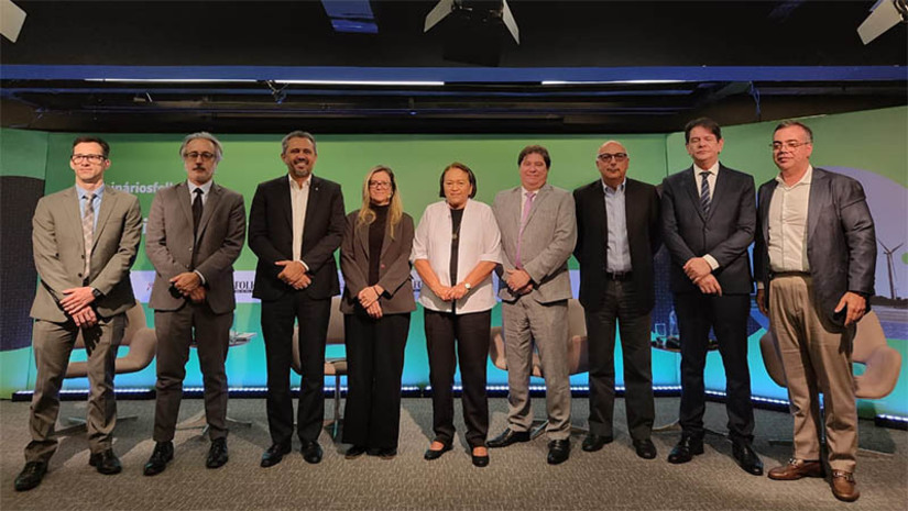 Imagem 1 - Fátima reforça necessidade de urgência para linhas de transmissão e regulação offshore . Nesta quarta-feira (28), seminário Energia Sustentável no Brasil promovido pelo jornal Folha de São Paulo, na capital paulista, a governadora do Rio Grande do Norte debateu o protagonismo da região Nordeste na transição energética para uma matriz mais sustentável com José Marangon, secretário de pesquisa e desenvolvimento do Instituto Nacional de Energia Limpa; José Aldemir Freire, diretor de planejamento do Banco do Nordeste, e Rogerio Marchini Santos, executivo da Órigo Energia. A Folha promove o seminário para discutir o que tem sido feito no País na busca por alternativas energéticas mais limpas e os caminhos possíveis. Imagem 1 - Fátima reforça necessidade de urgência para linhas de transmissão e regulação offshore . Nesta quarta-feira (28), seminário Energia Sustentável no Brasil promovido pelo jornal Folha de São Paulo, na capital paulista, a governadora do Rio Grande do Norte debateu o protagonismo da região Nordeste na transição energética para uma matriz mais sustentável com José Marangon, secretário de pesquisa e desenvolvimento do Instituto Nacional de Energia Limpa; José Aldemir Freire, diretor de planejamento do Banco do Nordeste, e Rogerio Marchini Santos, executivo da Órigo Energia. A Folha promove o seminário para discutir o que tem sido feito no País na busca por alternativas energéticas mais limpas e os caminhos possíveis.