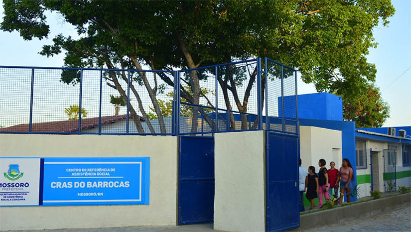 Imagem 1 - Todos os CRASs de Mossoró passarão a contar com atendimento do Cadastro Único. O titular da Secretaria Municipal de Assistência Social e Cidadania, Erison Natécio, explica que a expansão do atendimento do Cadastro Único para todos os CRAS pretende tornar o serviço ainda mais acessível. “A medida visa garantir à população o acesso rápido e fácil aos serviços, proporcionando mais comodidade e evitando transtornos com longos deslocamentos para o centro da cidade ou para outros bairros”, disse. Imagem 1 - Todos os CRASs de Mossoró passarão a contar com atendimento do Cadastro Único. O titular da Secretaria Municipal de Assistência Social e Cidadania, Erison Natécio, explica que a expansão do atendimento do Cadastro Único para todos os CRAS pretende tornar o serviço ainda mais acessível. “A medida visa garantir à população o acesso rápido e fácil aos serviços, proporcionando mais comodidade e evitando transtornos com longos deslocamentos para o centro da cidade ou para outros bairros”, disse.