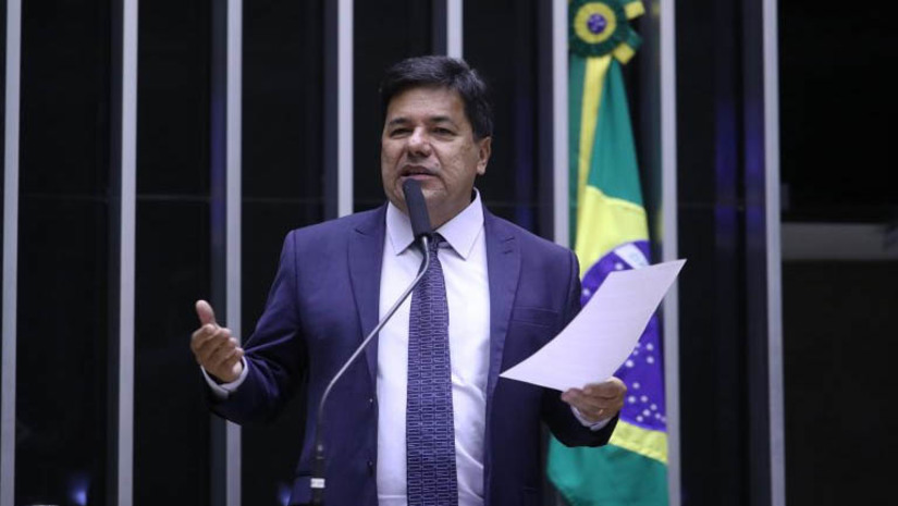 Imagem 1 -  PL que cria o programa Escola em Tempo Integral é aprovado na Câmara dos Deputados. O texto aprovado em Plenário, nesta segunda-feira (3), é o substitutivo do relator, deputado Mendonça Filho (União-PE), para o Projeto de Lei 2617/23, do Poder Executivo. A proposta será enviada ao Senado. O projeto prevê cerca de R$ 2 bilhões em assistência financeira para 2023 e 2024. O programa será coordenado pelo Ministério da Educação e terá ainda estratégias de assistência técnica.