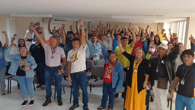 Imagem 1 -  Servidores do Detran/RN entram em greve; entre as reivindicações está a realização do concurso público. A paralisação foi iniciada nesta quarta-feira (5), conforme decisão tomada em assembleia realizada no dia 28 de junho. Os trabalhadores alegam falta de propostas do Governo para atender aos pleitos da categoria. Entre outras coisas, os profissionais reivindicam a reposição das perdas salariais, a realização de concurso público, a implementação de um Programa de Incentivo à Qualificação (PIQ) e Auxílio Alimentação.