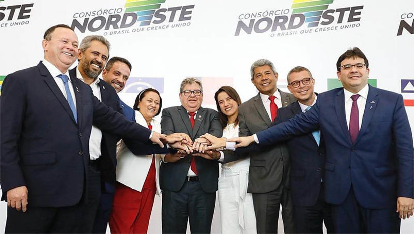 Imagem 1 - Governadores do Nordeste divulgam carta em defesa da Reforma Tributária. Subscrita pela governadora Fátima Bezerra e demais chefes de executivos dos outros 8 estados do Nordeste, o documento considera a proposta uma vitória da sociedade brasileira, que há muito tempo luta por um sistema moderno e que “se mostra ainda mais necessário diante das evoluções tecnológicas”. “Os governadores do Nordeste apoiam a Reforma Tributária porque entendem que o progresso social do país depende hoje de mudanças estruturais como a transformação do atual sistema tributário”, diz o documento; veja a carta na íntegra. Imagem 1 - Governadores do Nordeste divulgam carta em defesa da Reforma Tributária. Subscrita pela governadora Fátima Bezerra e demais chefes de executivos dos outros 8 estados do Nordeste, o documento considera a proposta uma vitória da sociedade brasileira, que há muito tempo luta por um sistema moderno e que “se mostra ainda mais necessário diante das evoluções tecnológicas”. “Os governadores do Nordeste apoiam a Reforma Tributária porque entendem que o progresso social do país depende hoje de mudanças estruturais como a transformação do atual sistema tributário”, diz o documento; veja a carta na íntegra.