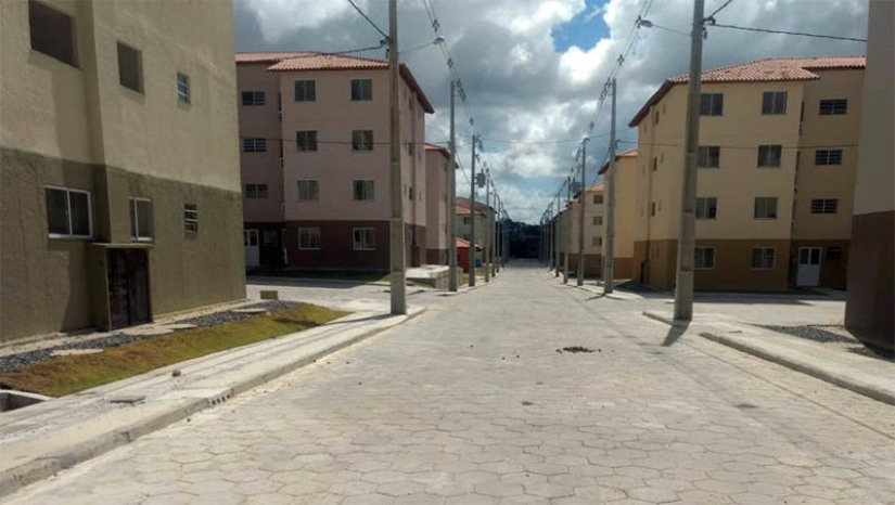 Imagem 1 - Famílias com renda até R$ 4,4 mil poderão financiar imóvel de até R$ 264 mil pelo Minha Casa, Minha Vida. As novas medidas do novo Programa, anunciadas pelo Conselho Curador do FGTS, a partir desta sexta-feira (7), serão implementadas a partir desta sexta-feira (7). O subsídio para complementação da compra do imóvel pelo MCMV também aumentou. O valor máximo, que antes chegava a R$ 47,5 mil, agora é de R$ 55 mil, de acordo com fatores populacionais, sociais e de renda; conheça todas as mudanças. Imagem 1 - Famílias com renda até R$ 4,4 mil poderão financiar imóvel de até R$ 264 mil pelo Minha Casa, Minha Vida. As novas medidas do novo Programa, anunciadas pelo Conselho Curador do FGTS, a partir desta sexta-feira (7), serão implementadas a partir desta sexta-feira (7). O subsídio para complementação da compra do imóvel pelo MCMV também aumentou. O valor máximo, que antes chegava a R$ 47,5 mil, agora é de R$ 55 mil, de acordo com fatores populacionais, sociais e de renda; conheça todas as mudanças.