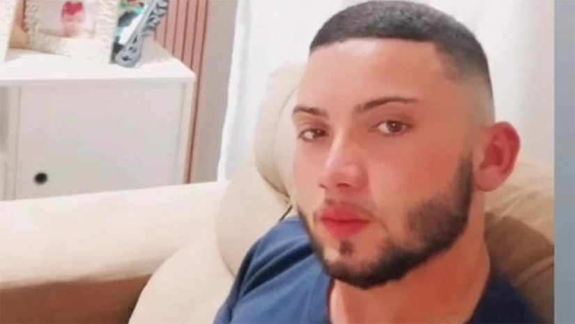 Imagem 1 -  O crime aconteceu na madrugada desta segunda-feira (10). As vítimas foram identificadas como Luiz Lucas Neto Segundo [FOTO], de 20 anos, que morreu no local, e Marlon Mikeias de Assis Pereira, de 30 anos, que foi baleado mas socorrido com vida para o HRTM, em Mossoró. O crime aconteceu próximo a caixa d'água da Rua José Gomes Sales. No local, ninguém  soube dar detalhes sobre como correu. A polícia civil vai investigar se o homicídio de Lucas tem ligação com os três crimes ocorridos em 2020, quando foram assassinados  o avô dele, Luiz Lucas Neto, a tia deke, Laura Carmem, e o pai dele, Willian Lucas. 