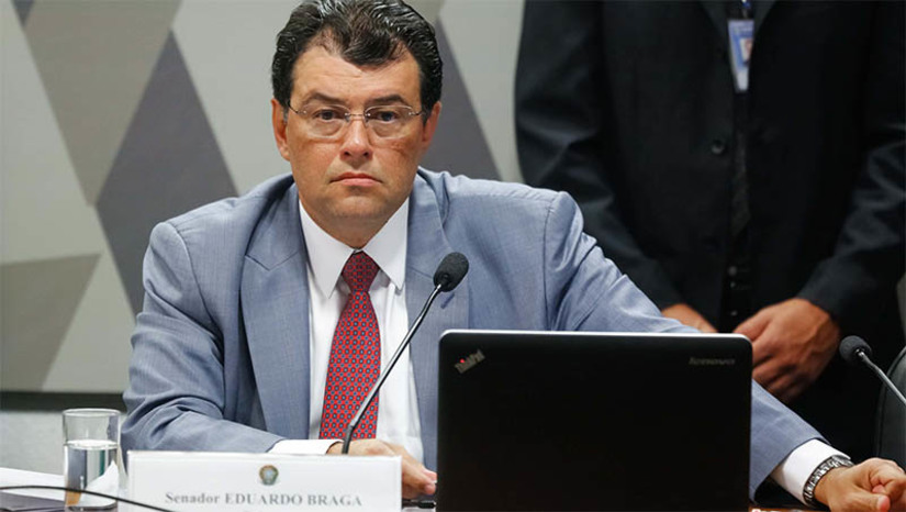 Imagem 1 -  [COLUNA ESPLANADA] O relator da Reforma tributária no Senado, Eduardo Braga (MDB-AM), só vai conseguir entregar seu relatório com as modificações na Emenda Constitucional na 1ª quinzena de outubro. Foi aconselhado por veteranos aliados a antecipar o trabalho para escapar dos lobbies do setor privado, das corporações, de Estados e municípios que atuaram na Câmara e se preparam para pressionar os senadores para seus benefícios.