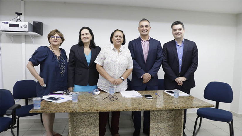Imagem 1 - Governo quer viabilizar US$ 180 milhões junto ao Banco Mundial para investimentos no RN. A equipe do Projeto Governo Cidadão deu início na manhã desta segunda-feira (17) e segue até a próxima sexta-feira (21) à Missão que vai delinear a Fase 2 do Projeto de Desenvolvimento Sustentável do RN - Governo Cidadão. O valor, viabilizado pelo Banco Mundial por meio de empréstimo, deverá ter três eixos de investimentos: estradas, turismo e agricultura familiar. “Teremos muito trabalho pela frente, queremos continuar transformado a vida dos norte rio-grandenses e, tudo dando certo, entregar todos os investimentos até 31 de dezembro de 2026”, disse a governadora Fátima Bezerra. Imagem 1 - Governo quer viabilizar US$ 180 milhões junto ao Banco Mundial para investimentos no RN. A equipe do Projeto Governo Cidadão deu início na manhã desta segunda-feira (17) e segue até a próxima sexta-feira (21) à Missão que vai delinear a Fase 2 do Projeto de Desenvolvimento Sustentável do RN - Governo Cidadão. O valor, viabilizado pelo Banco Mundial por meio de empréstimo, deverá ter três eixos de investimentos: estradas, turismo e agricultura familiar. “Teremos muito trabalho pela frente, queremos continuar transformado a vida dos norte rio-grandenses e, tudo dando certo, entregar todos os investimentos até 31 de dezembro de 2026”, disse a governadora Fátima Bezerra.