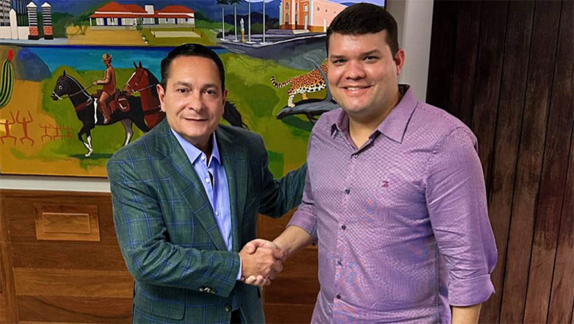 Imagem 1 -  Imprensa da capital destaca que Lawrence terá "carta branca" do PSDB e Ezequiel para a sucessão em Mossoró. A filiação de Lawrence ao PSDB acontecerá quando ele estiver oficialmente fora dos quadros do Solidariedade. Nesta quarta-feira (19), o presidente estadual do PSDB, deputado Ezequiel Ferreira, recebeu Lawrence Amorim. “A Câmara de Mossoró tem ajudado a desenvolver o município e promover ações importantes. Lawrence é uma nova liderança, que vem galgando espaços e destaques. Lawrence terá carta branca do PSDB, em Mossoró”, diz Ezequiel Ferreira. 