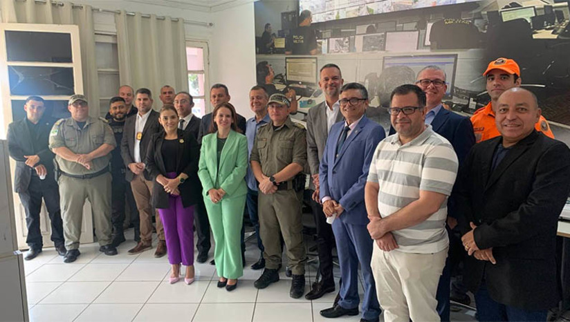 Imagem 1 -  Novo sistema do CIOSP Mossoró terá reconhecimento automático e bloqueio de trotes. O sistema, próprio do Rio Grande do Norte, foi entregue, nesta sexta-feira (21), à equipe do Ciosp Mossoró. Fruto de uma parceria entre a Secretaria de Segurança Pública do RN e o Instituto Metrópole Digital da UFRN, com financiomaneto do Ministério Público Estadual, o novo softwere evitará o pagamento de altos valores a empresas terceiridas, além de possibilitar a integração de forma rápida e prática de todas as instituições que compõem as forças de segurança estaduais e municipais, sem qualquer custo adicional. A grande novidade do projeto é o reconhecimento automático de números que costumam passar trotes para o Ciosp, sem ocupar um atendente. Estes serão bloqueados por determinado tempo, permanecendo assim a cada reincidência; saiba mais.