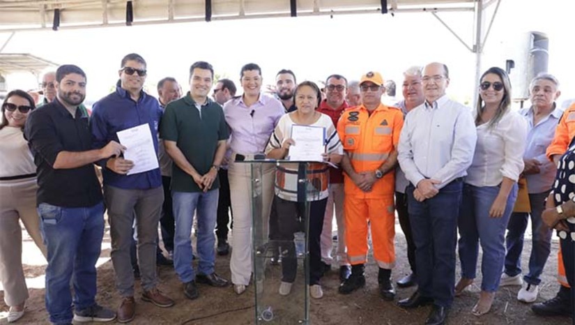 Imagem 1 -  Quartel do Corpo de Bombeiros em Pau dos Ferros vai atender 37 municípios e fará mil atendimentos por ano. O sub-grupamento em Pau dos Ferros será composto por 37 bombeiros que atenderão 37 cidades com população de 320 mil habitantes. E disponibilizará dois carros de combate a incêndio, uma ambulância, uma caminhonete, uma viatura administrativa. A previsão é prestar um mil atendimentos por ano. O quartel do será construído na margem da BR 405, km 03, Centro. O valor da obra é de R$ 1.557.536,09. O investimento faz parte do projeto de interiorização do Corpo de Bombeiros que atualmente está presente em oito cidades: Natal, Parnamirim, São Gonçalo do Amarante, Caicó, Assu, Currais Novos, Mossoró e Pau dos Ferros.