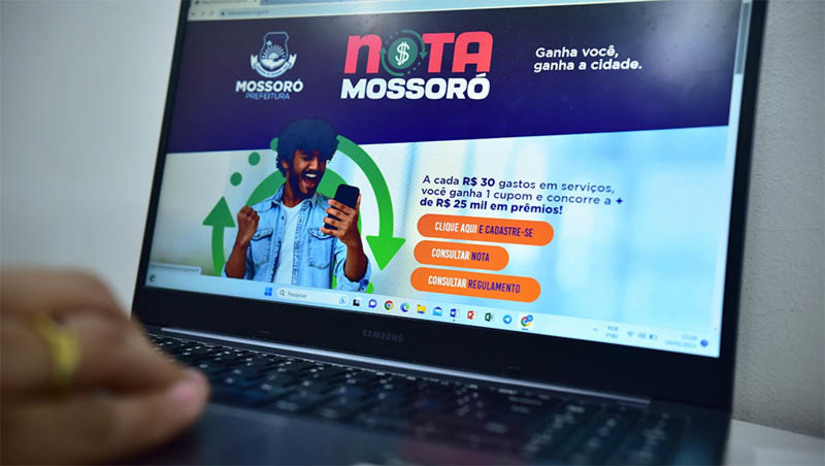 Imagem 1 - PMM divulga nomes dos contemplados no segundo sorteio do “Nota Mossoró”. O sorteio foi realizado na quarta-feira (19), por meio da Loteria Federal. O prêmio tem como objetivo conscientizar a população quanto à importância econômica dos tributos e sua função, além de incentivar as pessoas a solicitarem nota fiscal na contratação de serviços, fomentando a economia local. No total, mais de R$ 25 mil foram sorteados, contemplando cinco vencedores. Os próximos sorteios do “Nota Mossoró” acontecem nos dias 20 de setembro e 29 de novembro; veja os nomes dos ganhadores e como se cadastrar para concorrer nos próximos sorteios. Imagem 1 - PMM divulga nomes dos contemplados no segundo sorteio do “Nota Mossoró”. O sorteio foi realizado na quarta-feira (19), por meio da Loteria Federal. O prêmio tem como objetivo conscientizar a população quanto à importância econômica dos tributos e sua função, além de incentivar as pessoas a solicitarem nota fiscal na contratação de serviços, fomentando a economia local. No total, mais de R$ 25 mil foram sorteados, contemplando cinco vencedores. Os próximos sorteios do “Nota Mossoró” acontecem nos dias 20 de setembro e 29 de novembro; veja os nomes dos ganhadores e como se cadastrar para concorrer nos próximos sorteios.