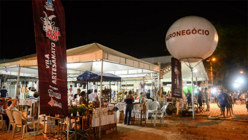 Imagem 1 -  Veja quem são os comerciantes aptos a atuar na Festa do Bode 2023. A 23ª edição do evento será realizada de 10 a 13 de agosto, no Parque de Exposições Armando Buá. A lista com os nomes dos 154 comerciantes que poderão atuar a festa foi divulgada nesta segunda-feira (24), pela Secretaria de Agricultura. Agora, eles devem efetivar o cadastro, nos próximos dias 27 (quinta-feira) e 28 (sexta-feira), na Biblioteca Ney Pontes. “Essa efetivação é para que o comerciante possa ter a confirmação do seu local para trabalhar durante o evento”, explicou o secretário Faviano Moreira,