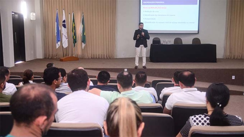 Imagem 1 -  Recentemente, o Conselho Nacional de Trânsito (CONTRAN) ampliou as competências dos agentes de trânsito municipais, que antes atendiam apenas ocorrências sem vítimas. Agora, os agentes estarão habilitados para lidar com qualquer sinistro de trânsito no âmbito local. Com isso, a capacitação se torna ainda mais necessária, a fim de prestar um atendimento rápido e eficaz.