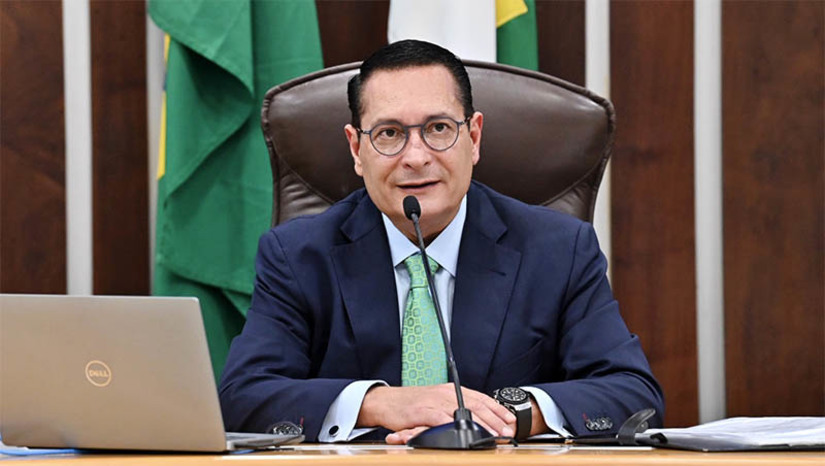 Imagem 1 - Deputado Ezequiel Ferreira requer ações em abastecimento hídrico para cidades do RN. Os requerimentos apresentados pelo presidente da ALRN visam solucionar questões relacionadas à escassez de água em diversos municípios e distritos do Estado. Reconhecendo a importância do fornecimento adequado de água para o bem-estar da população, Ezequiel Ferreira ressaltou a necessidade de ações imediatas; confira as demandas apresentadas e quais municípios devem ser atendidos. Imagem 1 - Deputado Ezequiel Ferreira requer ações em abastecimento hídrico para cidades do RN. Os requerimentos apresentados pelo presidente da ALRN visam solucionar questões relacionadas à escassez de água em diversos municípios e distritos do Estado. Reconhecendo a importância do fornecimento adequado de água para o bem-estar da população, Ezequiel Ferreira ressaltou a necessidade de ações imediatas; confira as demandas apresentadas e quais municípios devem ser atendidos.