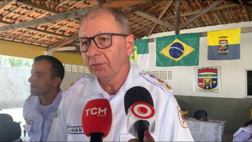 Imagem 1 - Hospital da Polícia Militar de Mossoró recebe profissionais aprovados no concurso para oficiais de saúde. De acordo com o diretor da unidade, o tenente-coronel Inavan Lopes, cinco novos profissionais começaram a atuar no HPMM este mês, com o atendimento ambulatorial aos militares e seus familiares implantado nesta segunda-feira (24). Ao todo, são 5 médicos (cirugião-geral, ortopedista, clínico geral, cardiologista e otorrinolaringologista), uma enfermeira e um odontólogo. “Esses profissionais vão contribuir de forma extremamente importante para o militar, não só da ativa, como também da reserva e de seus familiares diretos, contribuindo para uma melhoria da sua qualidade de vida e o atendimento à sua saúde”, disse o diretor. Imagem 1 - Hospital da Polícia Militar de Mossoró recebe profissionais aprovados no concurso para oficiais de saúde. De acordo com o diretor da unidade, o tenente-coronel Inavan Lopes, cinco novos profissionais começaram a atuar no HPMM este mês, com o atendimento ambulatorial aos militares e seus familiares implantado nesta segunda-feira (24). Ao todo, são 5 médicos (cirugião-geral, ortopedista, clínico geral, cardiologista e otorrinolaringologista), uma enfermeira e um odontólogo. “Esses profissionais vão contribuir de forma extremamente importante para o militar, não só da ativa, como também da reserva e de seus familiares diretos, contribuindo para uma melhoria da sua qualidade de vida e o atendimento à sua saúde”, disse o diretor.