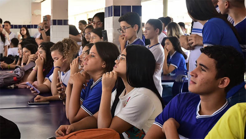 Imagem 1 -  PMM convoca novos candidatos inscritos no "Jovem Do Futuro”; veja lista de convocados. A lista com os nomes dos aprovados na análise de documentos pode ser vista no site Jovem do Futuro. O programa irá beneficiar 1.000 jovens com ações desenvolvidas pelo Município. Os convocados agora devem realizar a entrega dos documentos comprobatórios, na Secretaria Municipal de Assistência Social e Cidadania.