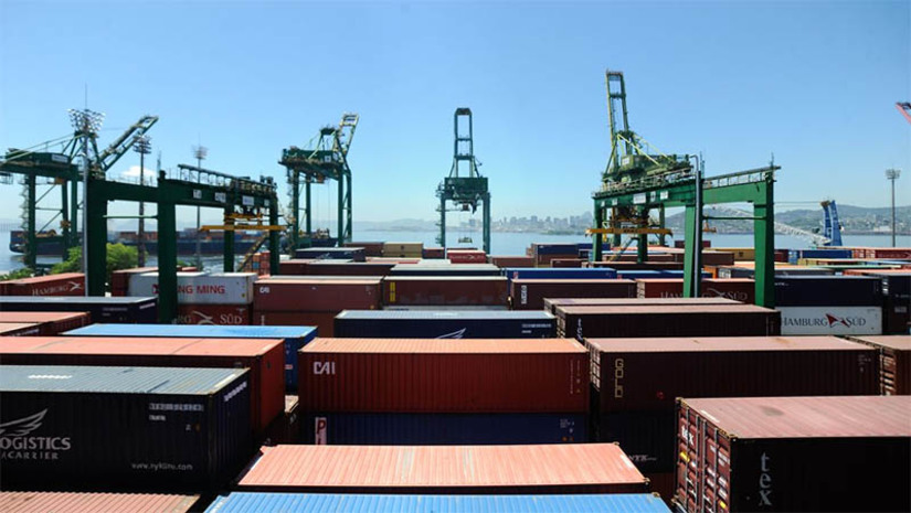 Imagem 1 - Publicada Portaria que reduz a zero a alíquota de importação para compras até 50 dólares. A medida passa a valer a partir de 1º de agosto (terça-feira), para compras até 50 dólares quando a empresa de comércio eletrônico for participante do novo programa de conformidade da Receita Federal do Brasil (RFB). A medida se aplica a compras transportadas tanto pelos Correios (ECT) quanto por empresas de courrier e independe se o remetente é pessoa física ou jurídica. A Portaria Coana nº 130/2023, que regulamenta o Remessa Conforme, foi publicada na edição de hoje do Diário Oficial da União. Imagem 1 - Publicada Portaria que reduz a zero a alíquota de importação para compras até 50 dólares. A medida passa a valer a partir de 1º de agosto (terça-feira), para compras até 50 dólares quando a empresa de comércio eletrônico for participante do novo programa de conformidade da Receita Federal do Brasil (RFB). A medida se aplica a compras transportadas tanto pelos Correios (ECT) quanto por empresas de courrier e independe se o remetente é pessoa física ou jurídica. A Portaria Coana nº 130/2023, que regulamenta o Remessa Conforme, foi publicada na edição de hoje do Diário Oficial da União.