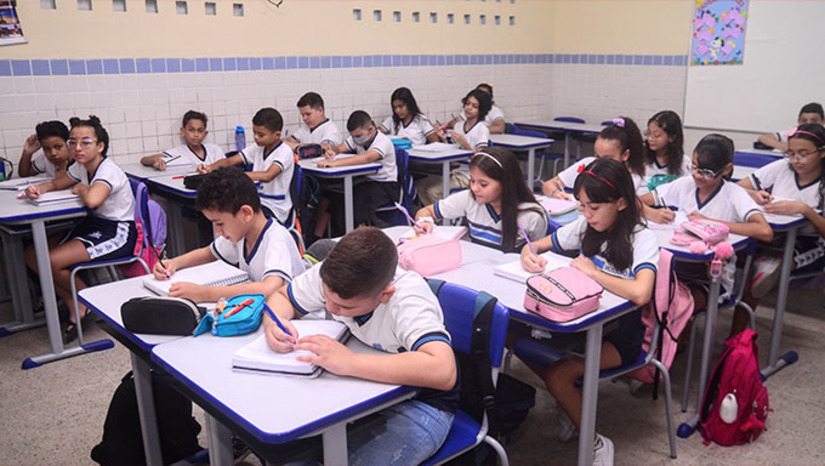 Imagem 1 - Ainda este ano, um novo percentual do acordo será concedido aos professores de 33,67% no ano de 2022, fazendo com que o menor valor pago a um professor de carreira em Mossoró chegue, em novembro de 2023, a R$ 5.338,87, acima do piso nacional do magistério, que é de R$ R$ 4.420,55 Imagem 1 - Ainda este ano, um novo percentual do acordo será concedido aos professores de 33,67% no ano de 2022, fazendo com que o menor valor pago a um professor de carreira em Mossoró chegue, em novembro de 2023, a R$ 5.338,87, acima do piso nacional do magistério, que é de R$ R$ 4.420,55