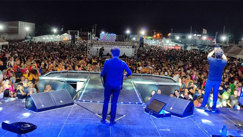 Imagem 1 -  Evento chega ao seu terceiro dia de festa sem incidentes, se destacando o trabalho de segurança por monitoramento, patrulhamento nas principais vias de acessos e entre a multidão. A prefeita Lidiane Marques, após receber o prefeito de Mossoró, Allyson Bezerra, recebeu as colegas de Grossos e Baraúna, neste sábado, e, na ocasião, assumiu o compromisso de aumentar e consolidar o Festival Gastronônico de Tibau, inserindo-o no Calendário de Eventos da região.