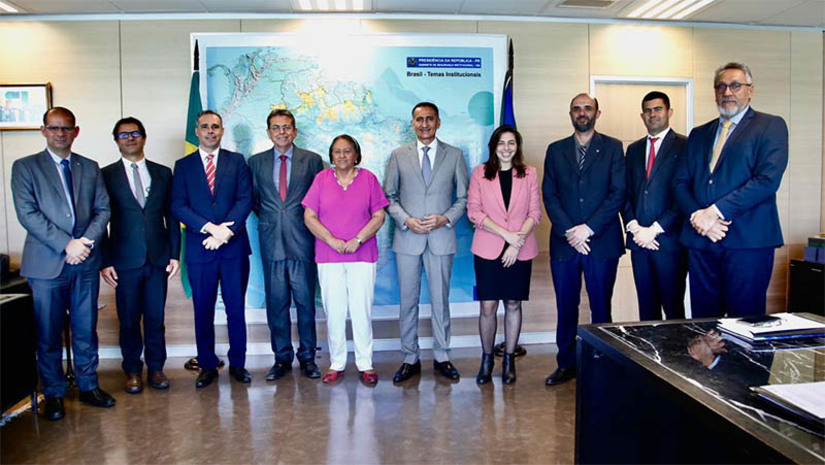 Imagem 1 -  RN garante R$ 25 milhões do Governo Federal para realizar estudos de reaproveitamento das águas. O secretário de Estado do Meio Ambiente e dos Recursos Hídricos (Semarh), Paulo Varella, que acompanhou a governadora Fátima Bezerra na audiência com o ministro da Integração e do Desenvolvimento Regional, Waldez Góes, definiu a pauta como uma iniciativa importantíssima, pois olha para o futuro. “É um olhar para os próximos 4, 16, 30 anos, apostando nos grandes projetos que poderão vir daí. É um passo importante, e já ficou garantido que o convênio pode ser celebrado”, comemorou Varella. De acordo com o secretário da SEMARH, os estudos vão garantir o aproveitamento econômico das águas do São Francisco e da Barragem de Oiticica.