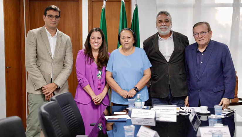 Imagem 1 -  Além de indústria de cimento, grupo espanhol estuda instalar fábrica de adubo em Mossoró. O representante no Brasil da ABG Mineração, Jairo Abud, comunicou à governadora Fátima Bezerra o interesse da empresa em ampliar ainda mais os investimentos no RN. O grupo tem planos para operar no Porto-Indústria Verde que o governo do estado planeja construir no Litoral Norte, para dar suporte à produção de energia eólica no mar e de hidrogênio verde. Além disso, Jairo disse que vai sugerir à direção do grupo a implantação de uma planta para produzir adubo no complexo que será construído em Mossoró. Com incentivos do Proedi - Programa de Estímulo ao Desenvolvimento Industrial do RN - a ABG Mineração vai instalar uma planta para exploração de minérios e indústria de fabricação de cimento no município, com um investimento de R$ 1,5 bilhão. O início das obras está previsto para 2024.