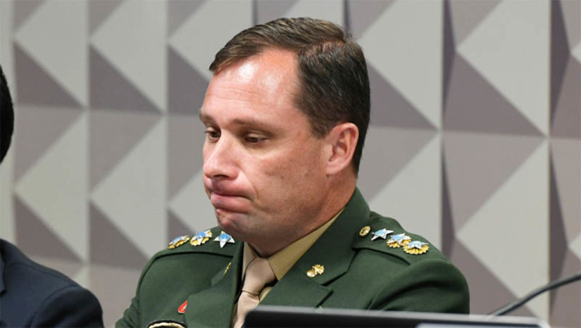 Imagem 1 -  Ex-ajudante de ordens de Bolsonaro tentou vender um Rolex recebido em viagem oficial a Arábia Saudita. A informação consta de documentos recebidos pela Comissão Parlamentar Mista de Inquérito (CPMI) do 8 de janeiro. Em troca de e-mails obtida pela CPMI, um interlocutor responde ao  tenente-coronel Mauro Cid agradecendo pelo interesse em vender o relógio e questiona se a peça tem certificado de garantia original. Cid responde que não possui certificado, já que o relógio foi recebido como presente em viagem oficial, mas garante que a peça nunca foi usada e estima seu valor em US$ 60 mil. O relógio foi oferecido pelo rei Salman Bin Abdulaziz al Saud, da Arábia Saudita, durante visita oficial em outubro de 2019.