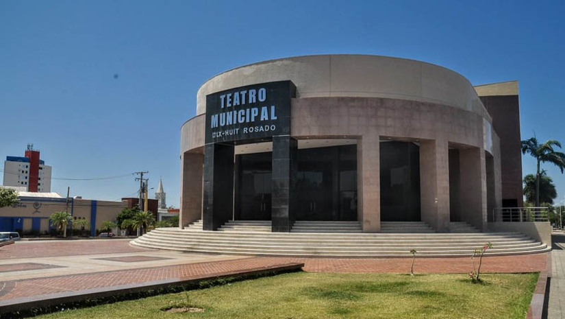 Imagem 1 - Prefeitura prepara extensa agenda cultural para celebrar os 19 anos do Teatro Municipal Dix-huit Rosado. A programação terá início às 18h e se estenderá até as 22h30, aberta ao público. Um cortejo cultural organizado pela Cia Rascunho de Teatro, partindo do Memorial da Resistência, às 18h, em direção ao Teatro Municipal Dix-huit Rosado, abrirá as comemorações. Em seguida haverá apresentações incluindo teatro, literatura de cordel e música; confira a programação completa. Imagem 1 - Prefeitura prepara extensa agenda cultural para celebrar os 19 anos do Teatro Municipal Dix-huit Rosado. A programação terá início às 18h e se estenderá até as 22h30, aberta ao público. Um cortejo cultural organizado pela Cia Rascunho de Teatro, partindo do Memorial da Resistência, às 18h, em direção ao Teatro Municipal Dix-huit Rosado, abrirá as comemorações. Em seguida haverá apresentações incluindo teatro, literatura de cordel e música; confira a programação completa.