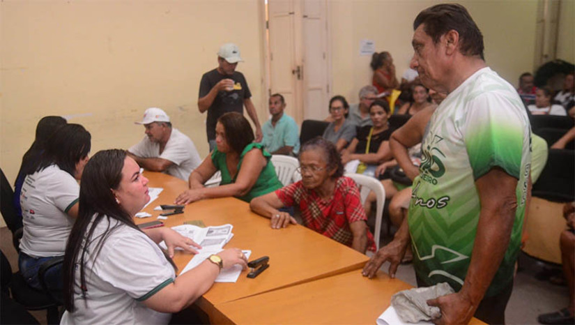 Imagem 1 - Comerciantes devem pegar autorização do uso do espaço da Festa do Bode nesta segunda e terça. No documento, destinado a comerciantes habilitados para trabalharem no evento, consta o número da barraca e a localização no perímetro da festa. Os 154 habilitadores devem comparecer à Secretaria Municipal de Agricultura e Desenvolvimento Rural (Seadru), nesta segunda (7) e terça (8), das 8h às 15h, para garantir a participação no evento. Imagem 1 - Comerciantes devem pegar autorização do uso do espaço da Festa do Bode nesta segunda e terça. No documento, destinado a comerciantes habilitados para trabalharem no evento, consta o número da barraca e a localização no perímetro da festa. Os 154 habilitadores devem comparecer à Secretaria Municipal de Agricultura e Desenvolvimento Rural (Seadru), nesta segunda (7) e terça (8), das 8h às 15h, para garantir a participação no evento.