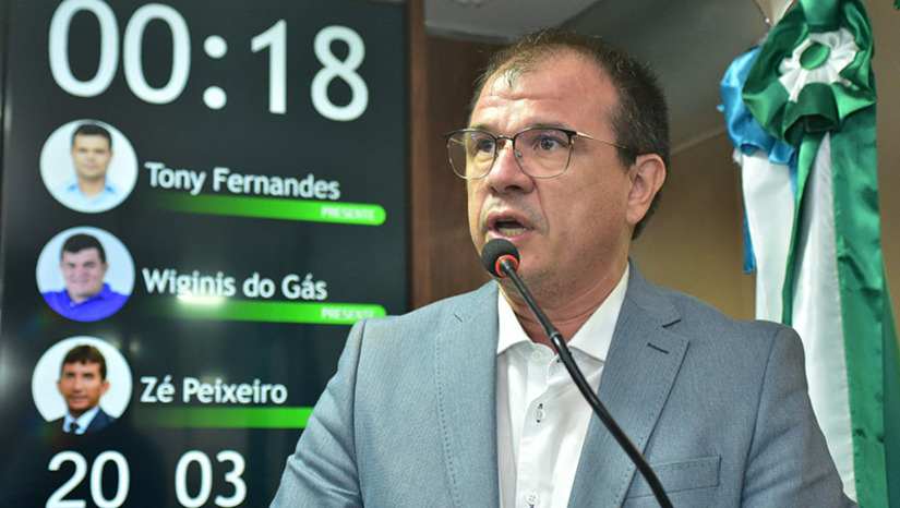 Imagem 1 - Senai Mossoró vai oferecer 250 vagas em cursos gratuitos, para pessoas de baixa renda. O anúncio foi feito hoje (9) pelo diretor do Senai em Mossoró, Emery Júnior, em pronunciamento no projeto Tribuna Popular, na sessão da Câmara Municipal. Segundo ele, os cursos são: Assistente de Recursos Humanos; Operador de Computador; Eletricista Instalador Predial; Pedreiro de Alvenaria; Mecânico de Motocicletas; Eletricista Instalador Industrial; Auxiliar Administrativo; Padeiro; Encanador Hidráulico e Mecânico de Manutenção de Automóveis. As matrículas para alguns cursos começarão no próximo dia 21, e as primeiras aulas, dia 4 de setembro, das 7h às 11h e das 13h às 17h. Mais informações podem ser obtidas por meio do Whatsapp do Senai (3315-9400). Imagem 1 - Senai Mossoró vai oferecer 250 vagas em cursos gratuitos, para pessoas de baixa renda. O anúncio foi feito hoje (9) pelo diretor do Senai em Mossoró, Emery Júnior, em pronunciamento no projeto Tribuna Popular, na sessão da Câmara Municipal. Segundo ele, os cursos são: Assistente de Recursos Humanos; Operador de Computador; Eletricista Instalador Predial; Pedreiro de Alvenaria; Mecânico de Motocicletas; Eletricista Instalador Industrial; Auxiliar Administrativo; Padeiro; Encanador Hidráulico e Mecânico de Manutenção de Automóveis. As matrículas para alguns cursos começarão no próximo dia 21, e as primeiras aulas, dia 4 de setembro, das 7h às 11h e das 13h às 17h. Mais informações podem ser obtidas por meio do Whatsapp do Senai (3315-9400).