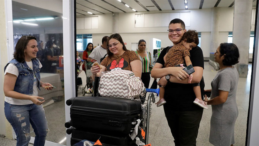 Imagem 1 -  RN recebeu mais de 1,2 milhão de turistas no primeiro semestre de 2023. De acordo com os dados do Sistema de Inteligência Turística do Rio Grande do Norte (Sírio), o número de turistas que visitaram o Estado atingiu um total de 1.256.262, um aumento de 7% com relação ao ano anterior, impulsionando as perspectivas para o crescimento do setor. Essa tendência de crescimento foi refletida na receita deixada pelos turistas. O valor gasto no destino, excluindo a hospedagem, atingiu a marca de R$ 418 milhões no primeiro semestre de 2023, representando aumento de 9% em relação ao mesmo período de 2022.