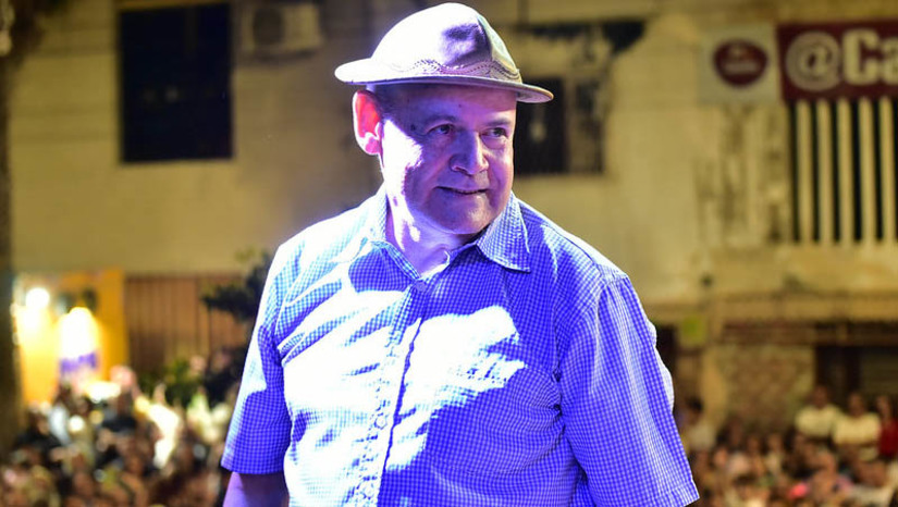 Imagem 1 - Humorista Zé Lezim se apresenta nesta quinta-feira (10), na Festa do Bode 2023. Somente no primeiro dia a maior caprifeira do Rio Grande do Norte terá shows musicais, humorísticos, entrega de certificados de cursos realizados em comunidades rurais de Mossoró, feiras e muito mais. A grande atração do dia é o humorista Nairon Barreto, mais conhecido como Zé Lezin. O paraibano se apresenta no palco Espaço Vila do Bode, a partir das 20h40. Imagem 1 - Humorista Zé Lezim se apresenta nesta quinta-feira (10), na Festa do Bode 2023. Somente no primeiro dia a maior caprifeira do Rio Grande do Norte terá shows musicais, humorísticos, entrega de certificados de cursos realizados em comunidades rurais de Mossoró, feiras e muito mais. A grande atração do dia é o humorista Nairon Barreto, mais conhecido como Zé Lezin. O paraibano se apresenta no palco Espaço Vila do Bode, a partir das 20h40.