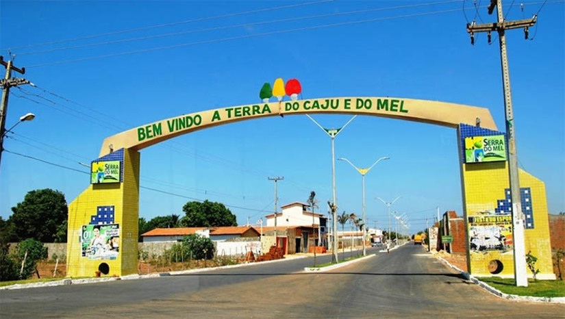Imagem 1 -  Escola de Governo de Serra do Mel lança plataforma Online de capacitação para servidores municipais. A nova plataforma online oferece cursos abrangentes, cobrindo tópicos essenciais para a administração pública, como gestão de tempo e produtividade, Português - Interpretação de textos e emprego de regras gramaticais; gestão pessoal, Educação e Docência; Licitações e Contratos, e diversos outros. 