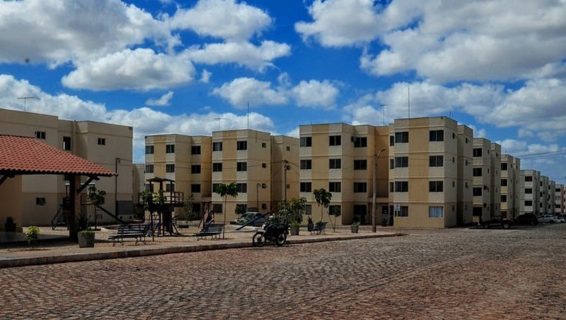 Imagem 1 -  PMM divulga nova lista de selecionados para o Residencial Mossoró III pelo “Minha Casa Minha Vida”. Os convocados devem apresentar a documentação pertinente e realizar o preenchimento dos formulários. Os selecionados que já tenham apresentado a documentação e preenchido os formulários devem comparecer ao local indicado para atualização de cadastro; veja a lista com os nomes dos selecionados e a documentação que deve ser apresentada.