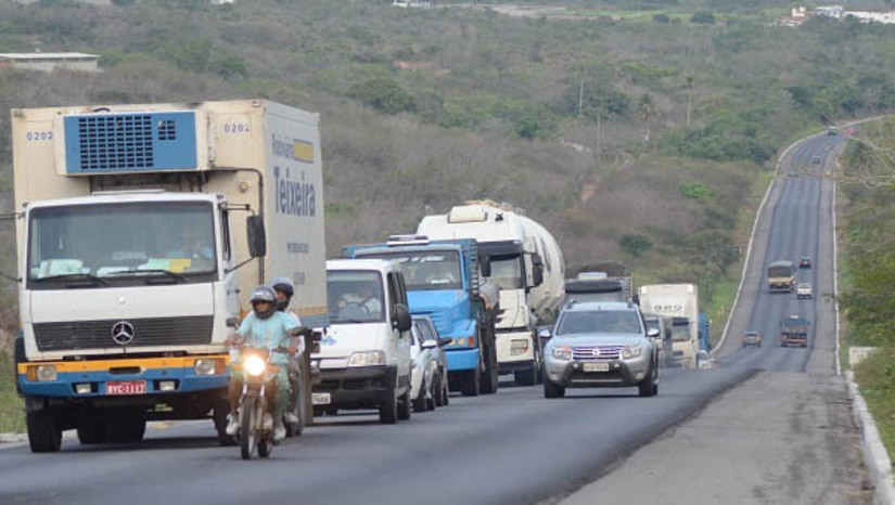 Imagem 1 -  Infraestrutura de transportes terrestres do RN será incrementada com nove projetos do novo PAC. Ao todo, são sete obras públicas e dois estudos para concessões à iniciativa privada. O destaque são as obras de duplicação de três trechos da BR-304. Ao todo, serão R$ 1,7 bilhão investidos nas intervenções elencadas pelo Governo Federal como prioridade para o estado. Seguindo as diretrizes da gestão, todas elas devem considerar os impactos sociais e ambientais, além de garantir melhorias na malha viária e no nível dos serviços prestados. O Nordeste como um todo contará com R$ 49,1 bilhões em investimentos públicos e privados.   
