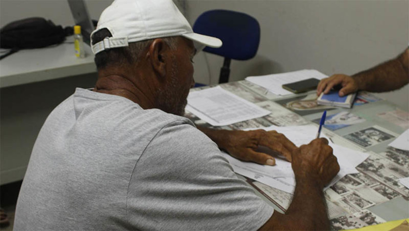 Imagem 1 - Mais de mil produtores rurais de Mossoró receberam isenções e benefícios rurais em 2023. Os benefícios foram intermediados pela Seadru junto à Neoenergia Cosern. Levantamento mais recente da Secretaria aponta que 1.086 agricultores foram beneficiados com a isenção na tarifa verde, do Imposto sobre Circulação de Mercadorias e Serviços (ICMS) na conta de energia elétrica, além de apoio ao pequeno produtor junto à Cosern. Eles garantem ao homem do campo reduzir custos e conseguir produzir de uma forma que possa colocar seus produtos para competir no mercado. Imagem 1 - Mais de mil produtores rurais de Mossoró receberam isenções e benefícios rurais em 2023. Os benefícios foram intermediados pela Seadru junto à Neoenergia Cosern. Levantamento mais recente da Secretaria aponta que 1.086 agricultores foram beneficiados com a isenção na tarifa verde, do Imposto sobre Circulação de Mercadorias e Serviços (ICMS) na conta de energia elétrica, além de apoio ao pequeno produtor junto à Cosern. Eles garantem ao homem do campo reduzir custos e conseguir produzir de uma forma que possa colocar seus produtos para competir no mercado.