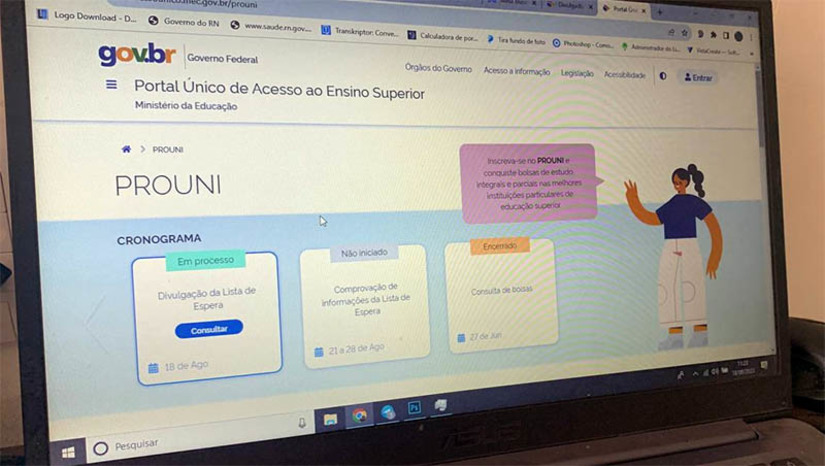 Imagem 1 - MEC divulga resultado da lista de espera do Prouni do segundo semestre de 2023. A consulta pode ser realizada pelos candidatos, por meio do Portal Único de Acesso ao Ensino Superior (Prouni). Nesta segunda edição do Prouni, 276.566 bolsas foram ofertadas, sendo 215.530 integrais e 61.036 parciais (50%). Os candidatos pré-selecionados na lista de espera do Prouni deverão comparecer às instituições para as quais foram pré-selecionados, no período de 21 a 28 de agosto, para comprovação das informações prestadas em sua inscrição. Imagem 1 - MEC divulga resultado da lista de espera do Prouni do segundo semestre de 2023. A consulta pode ser realizada pelos candidatos, por meio do Portal Único de Acesso ao Ensino Superior (Prouni). Nesta segunda edição do Prouni, 276.566 bolsas foram ofertadas, sendo 215.530 integrais e 61.036 parciais (50%). Os candidatos pré-selecionados na lista de espera do Prouni deverão comparecer às instituições para as quais foram pré-selecionados, no período de 21 a 28 de agosto, para comprovação das informações prestadas em sua inscrição.