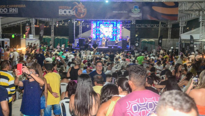 Imagem 1 -  Mais de 98% dos participante aprovaram a Festa do Bode 2023, segundo dados da Ouvidora. A pesquisa foi realizada durante os quatro dias de evento, por equipe da Ouvidoria-Geral do Município. A Festa do Bode 2023 contou com uma variedade de atividades de caprinovinocultura, apresentações, barracas de comidas regionais, artesanato, música ao vivo e outros, além de grande movimentação econômica e valorização dos produtores rurais.