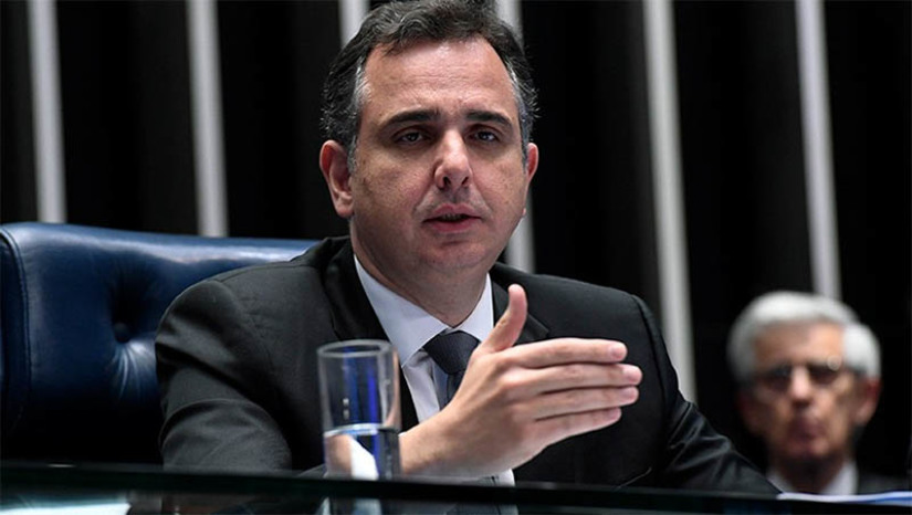 Imagem 1 -  Comissão de juristas vai apresentar um anteprojeto para atualização do Código Civil Brasileiro. O anúncio foi feito na quinta-feira (17), pelo presidente do Senado, senador Rodrigo Pacheco, durante evento da Academia Brasileira de Formação e Pesquisa, em São Paulo. Segundo ele, o ato para a instalação do grupo será assinado no dia 24 de agosto, às 16h, e os trabalhos terão como líder o ministro do Superior Tribunal de Justiça (STJ) Luis Felipe Salomão. O atual Código Civil foi sancionado em 10 de janeiro de 2002 e entrou em vigência um ano depois. Na avaliação de Pacheco, a atual legislação precisa acompanhar as mudanças promovidas pelas transformações das relações sociais, levando em consideração a dinâmica dos tempos atuais.