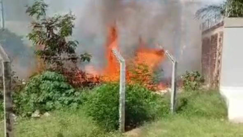 Imagem 1 - Período mais seco propicia aumento no número de casos de fogo em vegetação no RN. Os casos dessa natureza tendem a ser mais frequentes entre os meses de agosto e setembro, mas se estendem ainda até o mês de dezembro. De acordo com o Soldado Ubirajara Sobrinho, do corpo de bombeiros de Mossoró, a maioria dos casos são provocados por intervenção humana. Além disso, o vento mais forte e seco deste período é um propulsor para que as chamas se alastram com facilidade; veja as orientações para que a população contribua para evitar esse tipo de incêndio. Imagem 1 - Período mais seco propicia aumento no número de casos de fogo em vegetação no RN. Os casos dessa natureza tendem a ser mais frequentes entre os meses de agosto e setembro, mas se estendem ainda até o mês de dezembro. De acordo com o Soldado Ubirajara Sobrinho, do corpo de bombeiros de Mossoró, a maioria dos casos são provocados por intervenção humana. Além disso, o vento mais forte e seco deste período é um propulsor para que as chamas se alastram com facilidade; veja as orientações para que a população contribua para evitar esse tipo de incêndio.