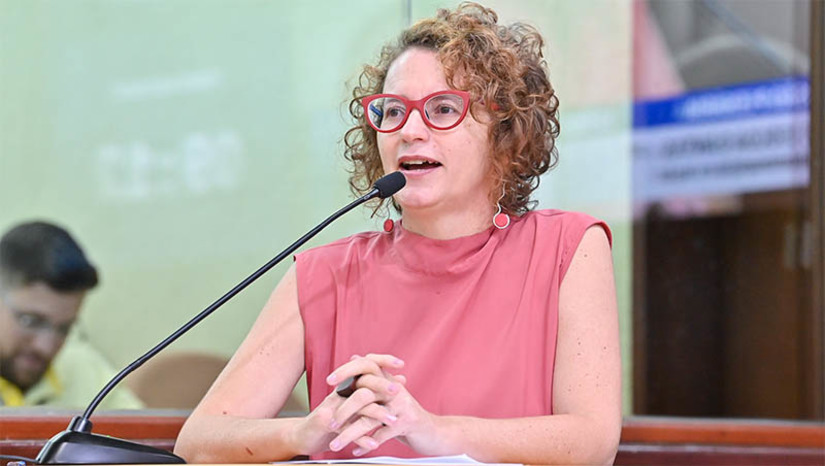 Imagem 1 - Isolda solicita alteração em lei para desvincular a aquicultura do setor da pesca artesanal."Essa alteração é uma construção conjunta com as comunidades de pescadores artesanais e demais comunidades. Inicialmente foi uma demanda originária do 6º Encontro Estadual da Articulação Nacional de Pescadoras (ANP)" , realizada em Galinhos no mês de maio", destacou a parlamentar. A deputada afirmou que durante o evento, as mulheres pescadoras ratificaram denúncias relativas a desigualdades, violações de direitos e desmontes de políticas públicas. Imagem 1 - Isolda solicita alteração em lei para desvincular a aquicultura do setor da pesca artesanal."Essa alteração é uma construção conjunta com as comunidades de pescadores artesanais e demais comunidades. Inicialmente foi uma demanda originária do 6º Encontro Estadual da Articulação Nacional de Pescadoras (ANP)" , realizada em Galinhos no mês de maio", destacou a parlamentar. A deputada afirmou que durante o evento, as mulheres pescadoras ratificaram denúncias relativas a desigualdades, violações de direitos e desmontes de políticas públicas.