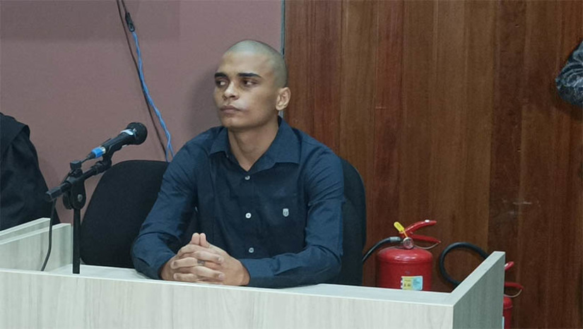 Imagem 1 - Réu é condenado a 21 anos de prisão por homicídio de pintor automotivo, em Mossoró. O júri popular de Caio Erick Ferreira da Silva foi concluído por volta das 12h desta segunda-feira (28). O conselho de sentença o considerou culpado pelo homicídio de Rodrigo Cassio da Silva, de 28 anos, ocorrido no dia 17 de setembro de 2021, no Conjunto Liberdade I. O crime teria sido motivado por uma rixa antiga entre facções rivais. Com a decisão do conselho, o juiz Vagnos Kelly Figueiredo de Medeiros estabeleceu a pena em 21 anos de reclusão, que deve ser cumprida em regime, inicialmente, fechado. Imagem 1 - Réu é condenado a 21 anos de prisão por homicídio de pintor automotivo, em Mossoró. O júri popular de Caio Erick Ferreira da Silva foi concluído por volta das 12h desta segunda-feira (28). O conselho de sentença o considerou culpado pelo homicídio de Rodrigo Cassio da Silva, de 28 anos, ocorrido no dia 17 de setembro de 2021, no Conjunto Liberdade I. O crime teria sido motivado por uma rixa antiga entre facções rivais. Com a decisão do conselho, o juiz Vagnos Kelly Figueiredo de Medeiros estabeleceu a pena em 21 anos de reclusão, que deve ser cumprida em regime, inicialmente, fechado.