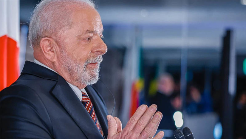 Imagem 1 -  Lula assina MP que tarifa super-ricos e envia projeto para tributar capital de brasileiros em paraísos fiscais. As duas medidas acontecerão nesta segunda-feira (28), na mesma cerimônia onde o presidente da república irá sancionar a nova política de reajustes do salário mínimo e a nova faixa de isenção do Imposto de Renda. O texto da MP do Super-ricos determina que a cobrança será realizada duas vezes ao ano (‘come-cotas’), diferentemente do que ocorre atualmente, em que a tributação é realizada apenas no resgate. Será tributado com alíquota de 10% quem optar por iniciar a arrecadação em 2023. A previsão do governo é de arrecadar R$ 24 bilhões entre 2023 e 2026.