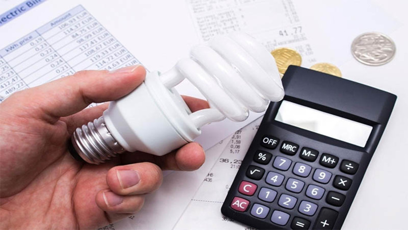 Imagem 1 - Conta de energia elétrica segue sem aumento no mês de setembro. A bandeira segue verde no próximo mês, conforme informou a Aneel. Isso significa que não haverá acréscimo na conta dos consumidores brasileiros. Esse cenário vem se mantendo desde o mês de abril de 2022 e deve permanecer assim até o final deste ano. A bandeira verde, válida para todos os consumidores do Sistema Interligado Nacional (SIN), reflete a melhoria dos níveis dos reservatórios das hidrelétricas. Imagem 1 - Conta de energia elétrica segue sem aumento no mês de setembro. A bandeira segue verde no próximo mês, conforme informou a Aneel. Isso significa que não haverá acréscimo na conta dos consumidores brasileiros. Esse cenário vem se mantendo desde o mês de abril de 2022 e deve permanecer assim até o final deste ano. A bandeira verde, válida para todos os consumidores do Sistema Interligado Nacional (SIN), reflete a melhoria dos níveis dos reservatórios das hidrelétricas.