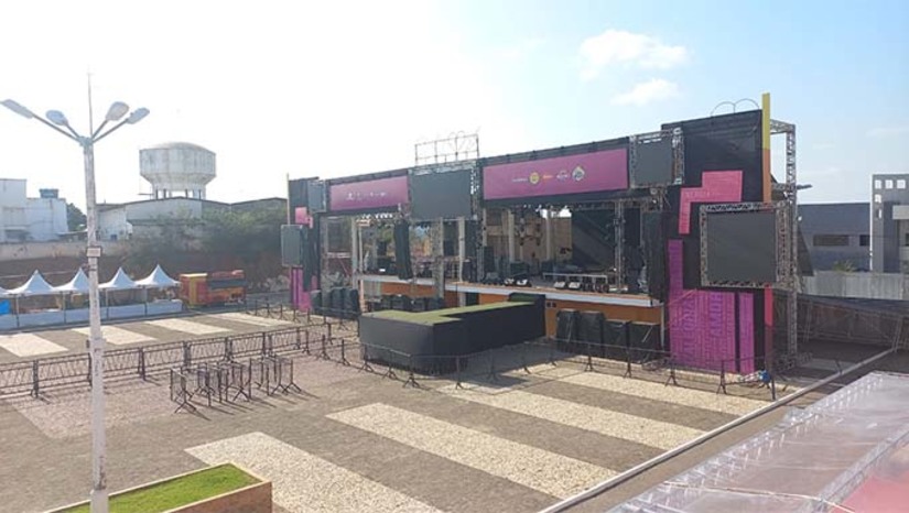 Imagem 1 -  Os shows acontecerão na Praça de Eventos Nossa Senhora da Conceição, a partir das 21h. A programação ainda contará ainda com Edu Vaqueiro, José Orlando, Núzio Medeiros e Anízio Junior.  Além da estrutura para os shows, com mais de 50 camarotes, área PCD totalmente adaptada, lounge com capacidade para mais de 300 pessoas, bares e banheiros, a Finecap também conta com a Feira de Negócios, com 40 estandes e outros espaços destinados aos expositores. 