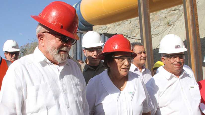 Imagem 1 -  Acompanhado do ministro da Integração e do Desenvolvimento Regional Waldez Góes, o presidente Lula chegou ao Rio Grande do Norte na tarde desta sexta-feira (01) para vistoria na estrutura da Ramal do Apodi, que faz parte do Programa de Integração do São Francisco. No seu discurso (confira na íntegra), Lula agradeceu a presença de todos e defendeu a realização do projeto de transposição do Rio São Francisco e citou a demora para que a obra fosse colocada em prática.