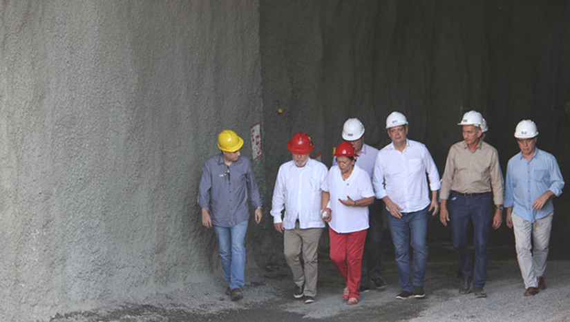 Imagem 1 -  Estrutura integrante do Projeto de Integração do Rio São Francisco (Pisf), o Ramal do Apodi, no Rio Grande do Norte, será concluído em 2025. O anúncio foi feito, nesta sexta-feira (1º), pelo presidente Luiz Inácio Lula da Silva, durante visita a estrutura de transposição em Luiz Gomes, no Alto Oeste do Rio Grande do Norte, na companhia da governadora Fátima Bezerra, e os ministros da Casa Civil e da Integração Nacional, em solenidade realizada no Canteiro de Obras na zona rural de Luiz Gomes, no Alto Oeste do Rio Grande do Norte. "A gente não pode ficar dependendo de carro pipa", diz o presidente.