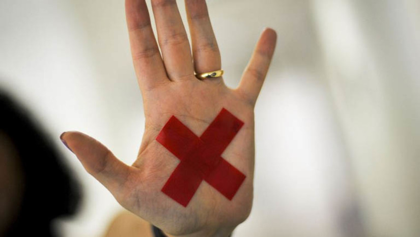 Imagem 1 -  [COLUNA ESPLANADA] De janeiro a junho de 2023, foram contabilizados em todo o País 599 casos de feminicídio. Com recorde histórico, o Distrito Federal registrou, no período, 20 casos, apesar de 90% de as vítimas terem medida protetiva de urgência. Em 2022, houve um total de 18 casos. São Paulo registrou 123 feminicídios no período, enquanto no ano passado o número total foi de 195. No Rio de Janeiro, foram 53 ocorrências, quase metade dos casos no ano anterior (111). Os dados são do Laboratório de Estudos de Feminicídios. Levantamento feito pela Coluna mostra que os Estados do Rio e São Paulo somaram juntos mais de 62 mil medidas protetivas concedidas. Conforme dados publicados pelo Anuário de Segurança Pública, em 2022, foram concedidas em todo o País mais de 445 mil medidas protetivas - um aumento de 13,7% se comparado ao ano anterior.