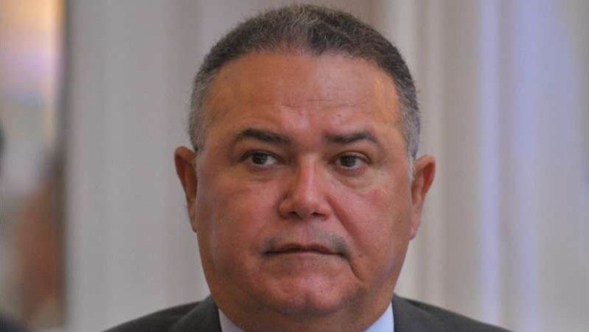 Imagem 1 -  [COLUNA ESPLANADA] Depois de ver um de seus principais executivos entrar na mira da CPI e da Polícia Federal na investigação dos atos antidemocráticos, a Paper Excellence decidiu fechar posição contra o governo Lula. O melhor amigo de Claudio Cotrim, presidente da empresa indonésia no Brasil, é um político nada bem-vindo no Planalto: João Doria. O ex-governador de São Paulo foi aliado de primeira hora de Bolsonaro e catapultou sua carreira política com base em críticas ferrenhas a Lula. João Doria faz parte de um time montado pela Paper para apoiá-la na disputa que trava pela Eldorado Brasil Celulose contra a brasileira J&F Investimentos, de Wesley e Joesley Batista. O consultor jurídico da estrangeira na briga é Michel Temer, algoz de Dilma Rousseff. Cotrim senta-se à mesa das autoridades em todos os eventos do Lide, o fórum empresarial de Doria. Na semana passada, o executivo estava em local de honra no Fórum Lide realizado em Washington.